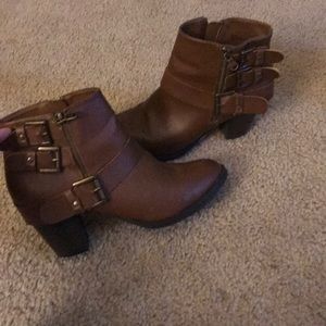 Heeled brown bootie